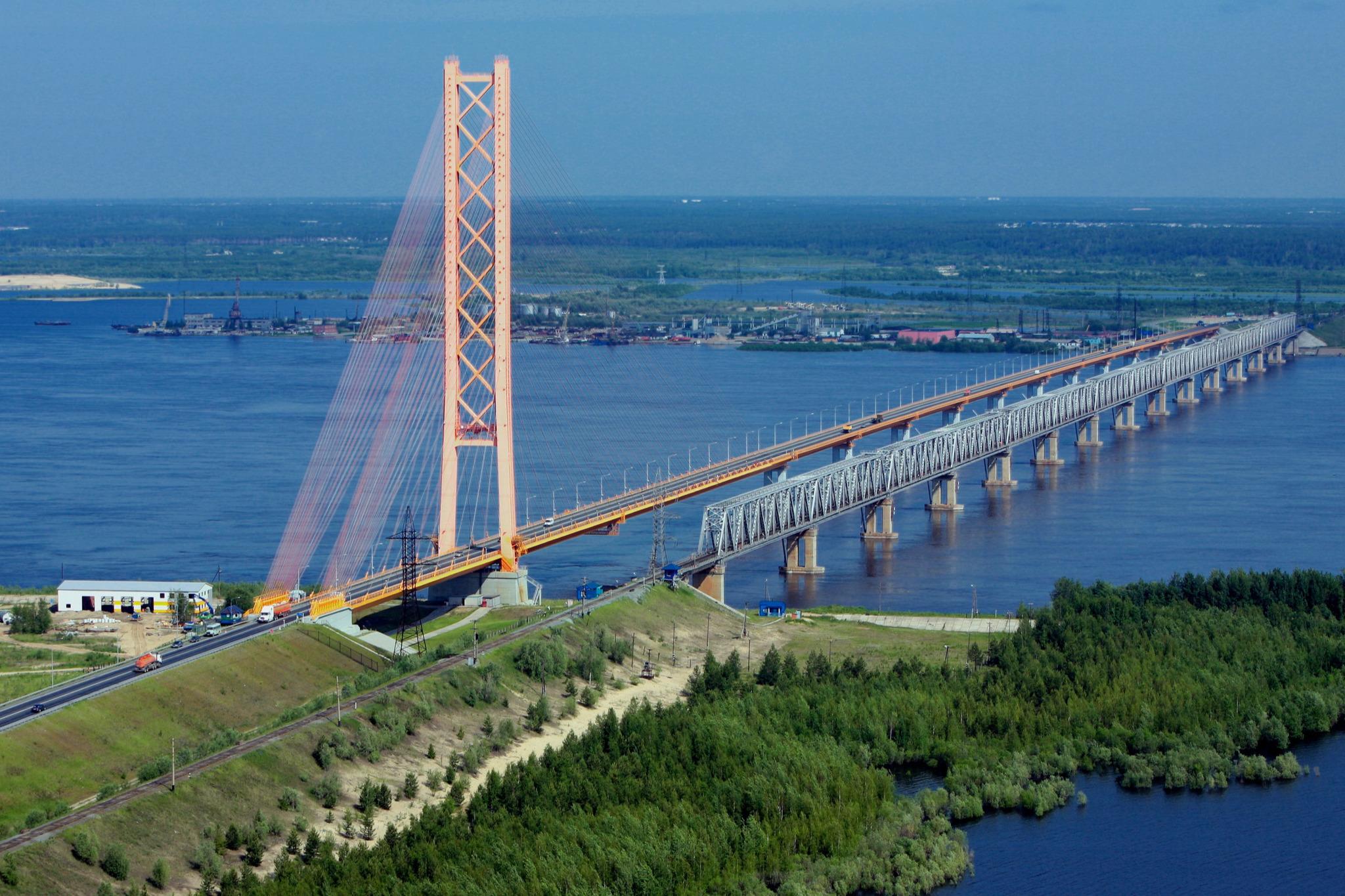 Открыт автодорожный вантовый мост через р. Обь