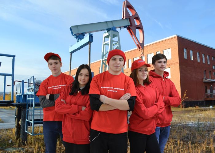 Открыт Лянторский нефтяной техникум