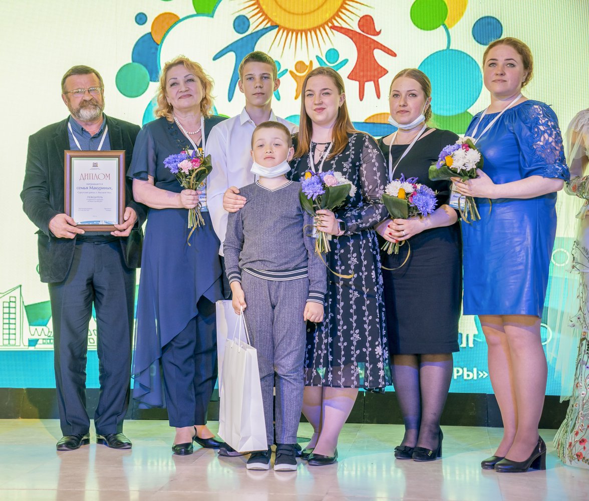 Семья Макуриных из Высокого Мыса стала Семьёй года Югры-2022