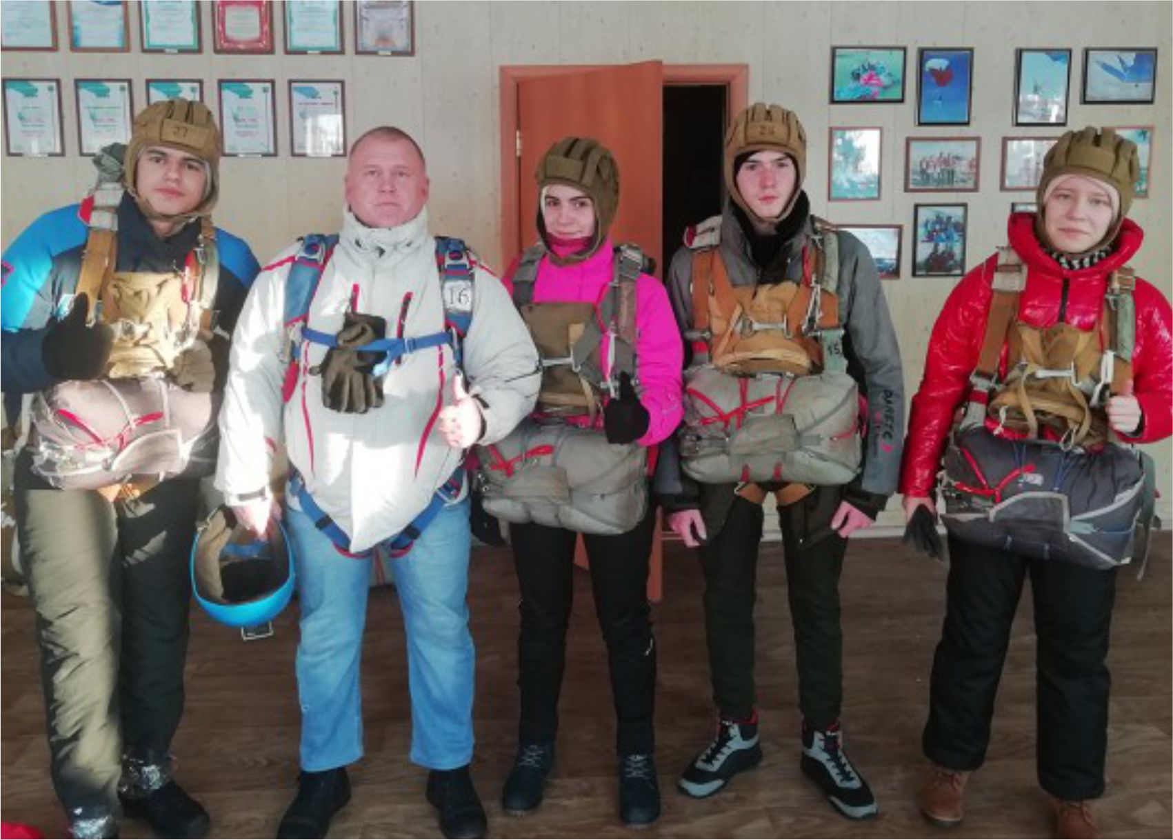 Создан парашютный клуб в п. Белый Яр