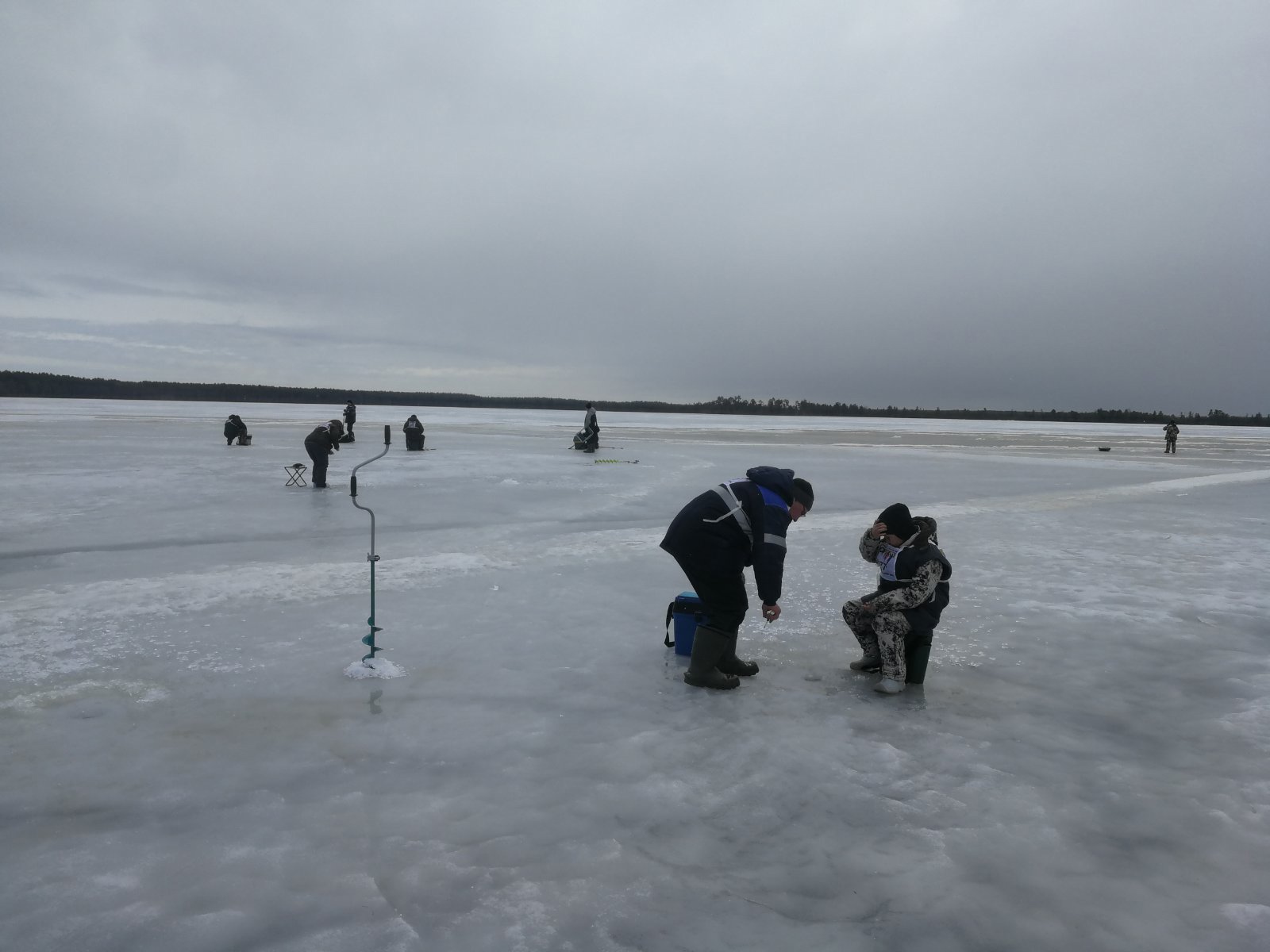 Соревнования по подлёдной рыбалке «Золотая лунка» в с. Угут