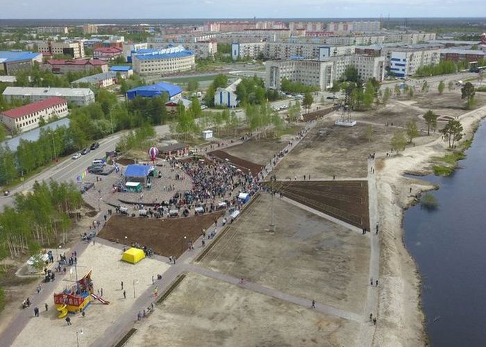 Открыта набережная в  г. Лянторе