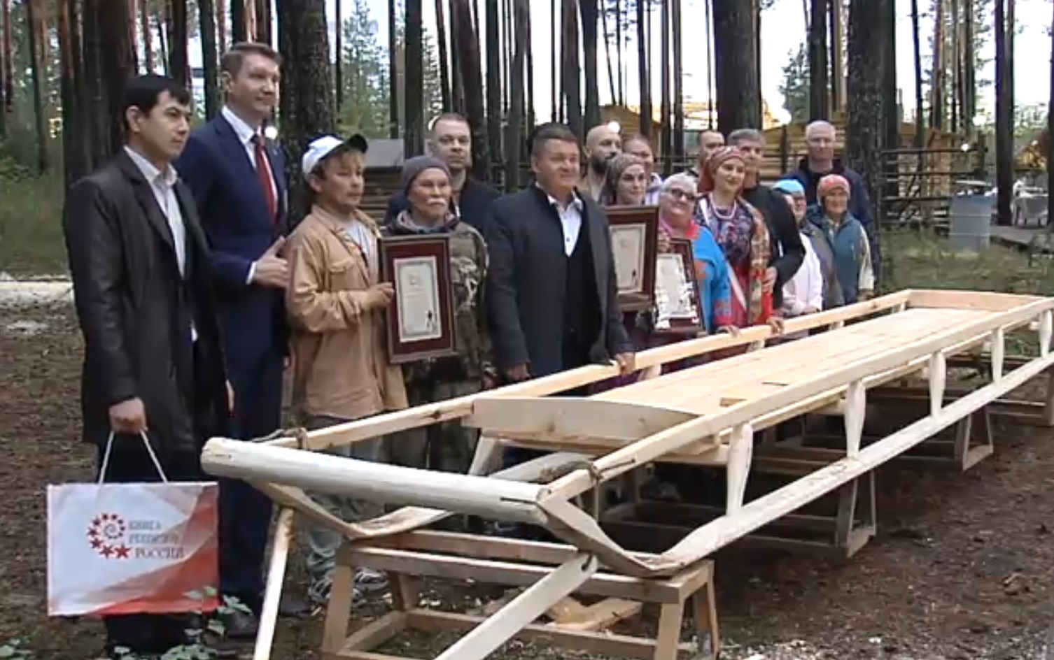 В Сургутском районе построили самые длинные нарты в России